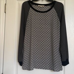 LOFT Monochrome Geometric Print‎ Top black and white print size medium